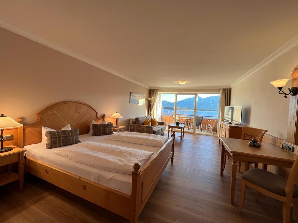Hotel Fischer Am See ฟุสเซ่น ภายนอก รูปภาพ