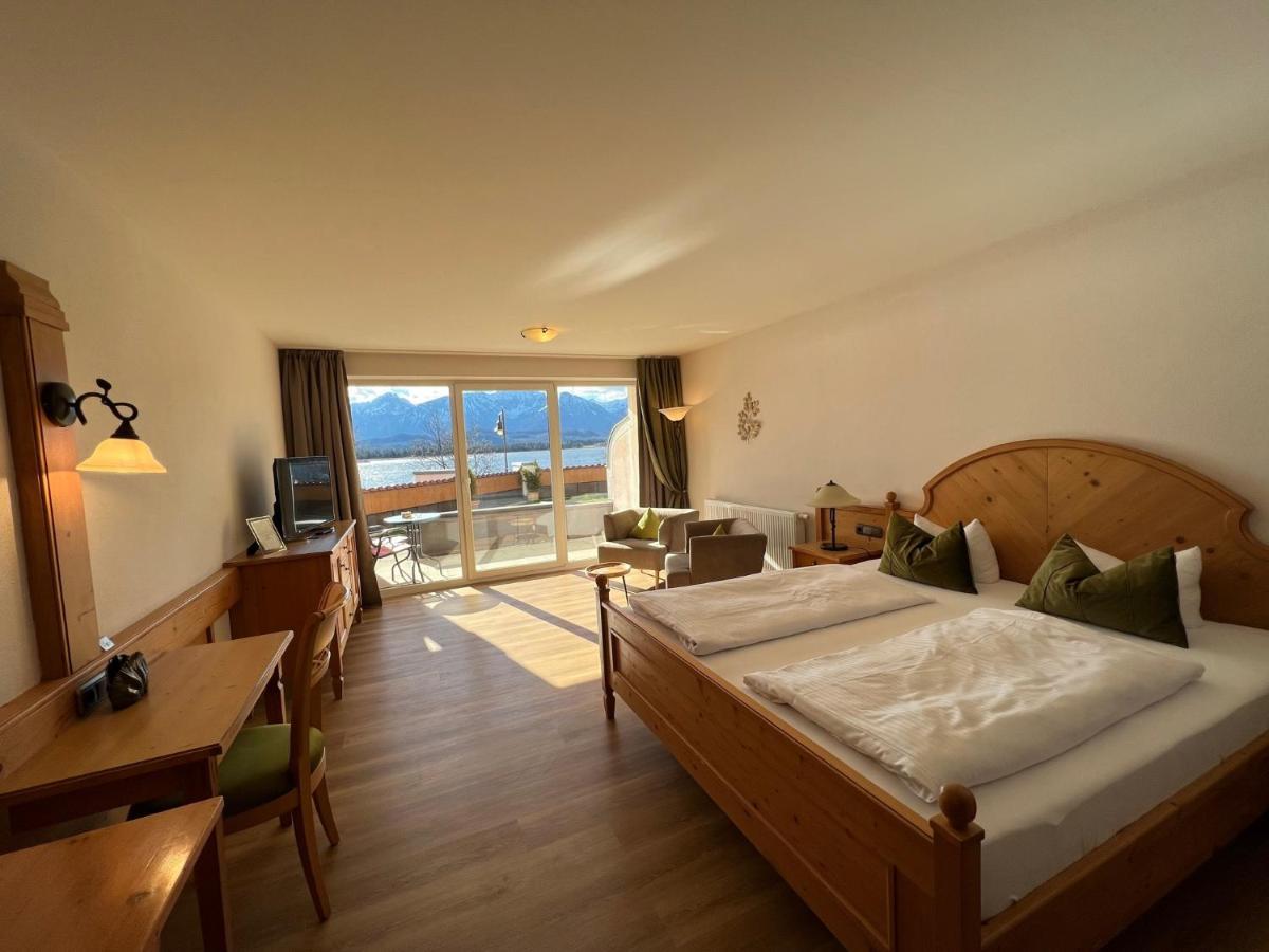 Hotel Fischer Am See ฟุสเซ่น ภายนอก รูปภาพ
