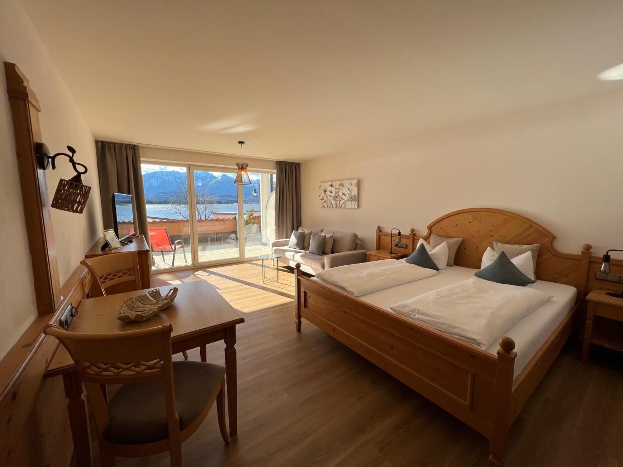 Hotel Fischer Am See ฟุสเซ่น ภายนอก รูปภาพ