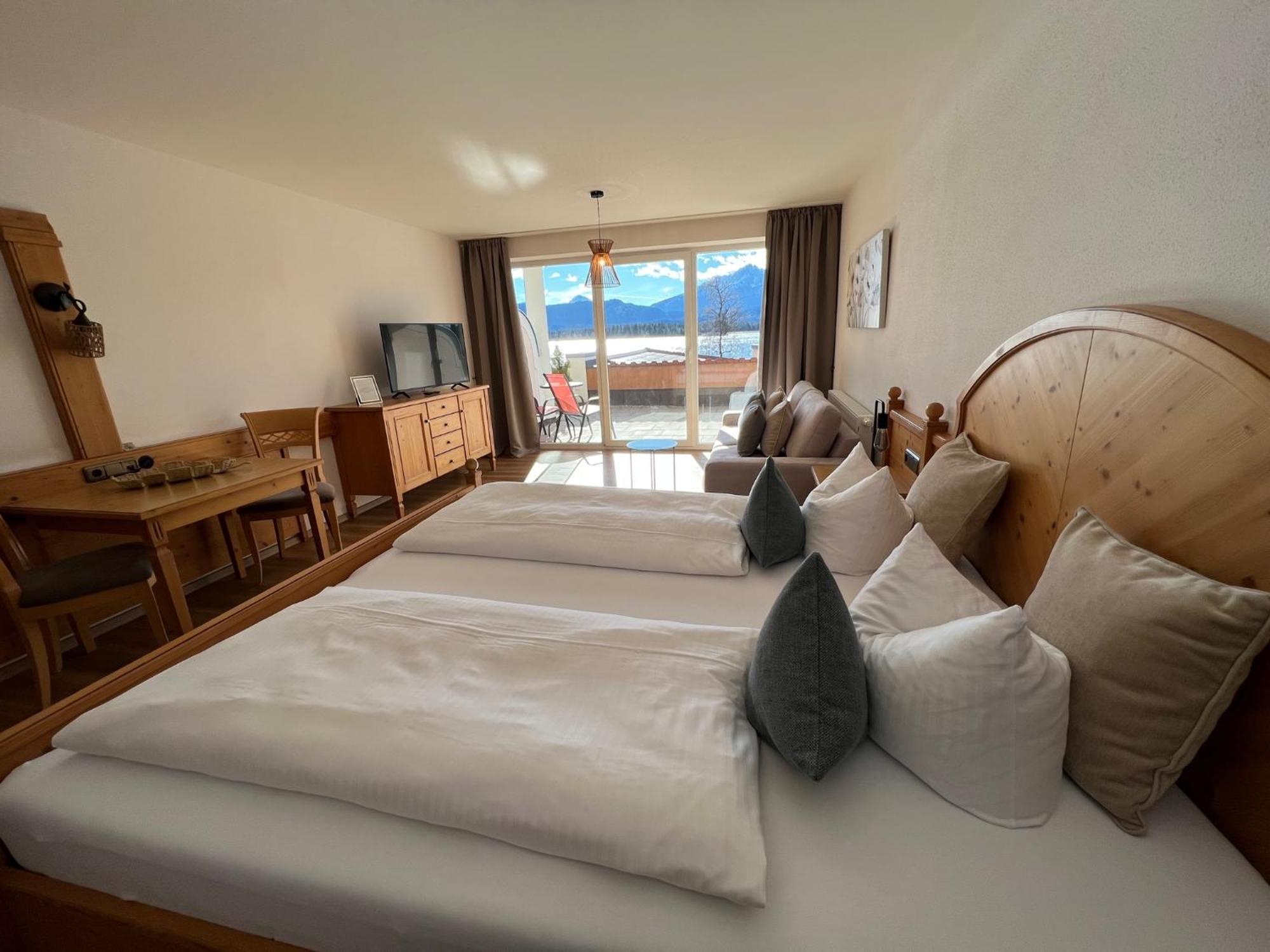 Hotel Fischer Am See ฟุสเซ่น ภายนอก รูปภาพ