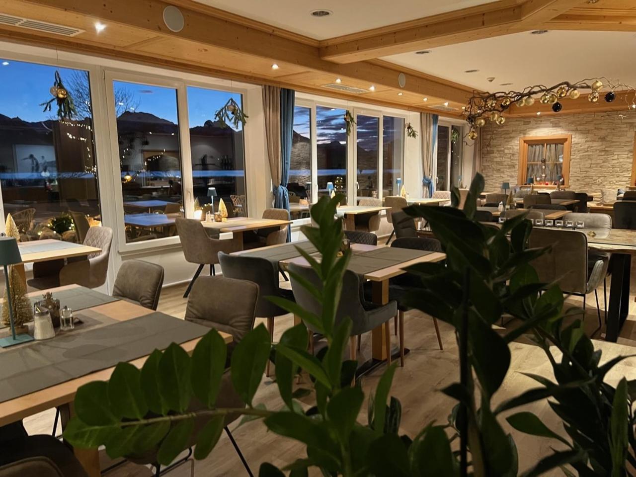 Hotel Fischer Am See ฟุสเซ่น ภายนอก รูปภาพ