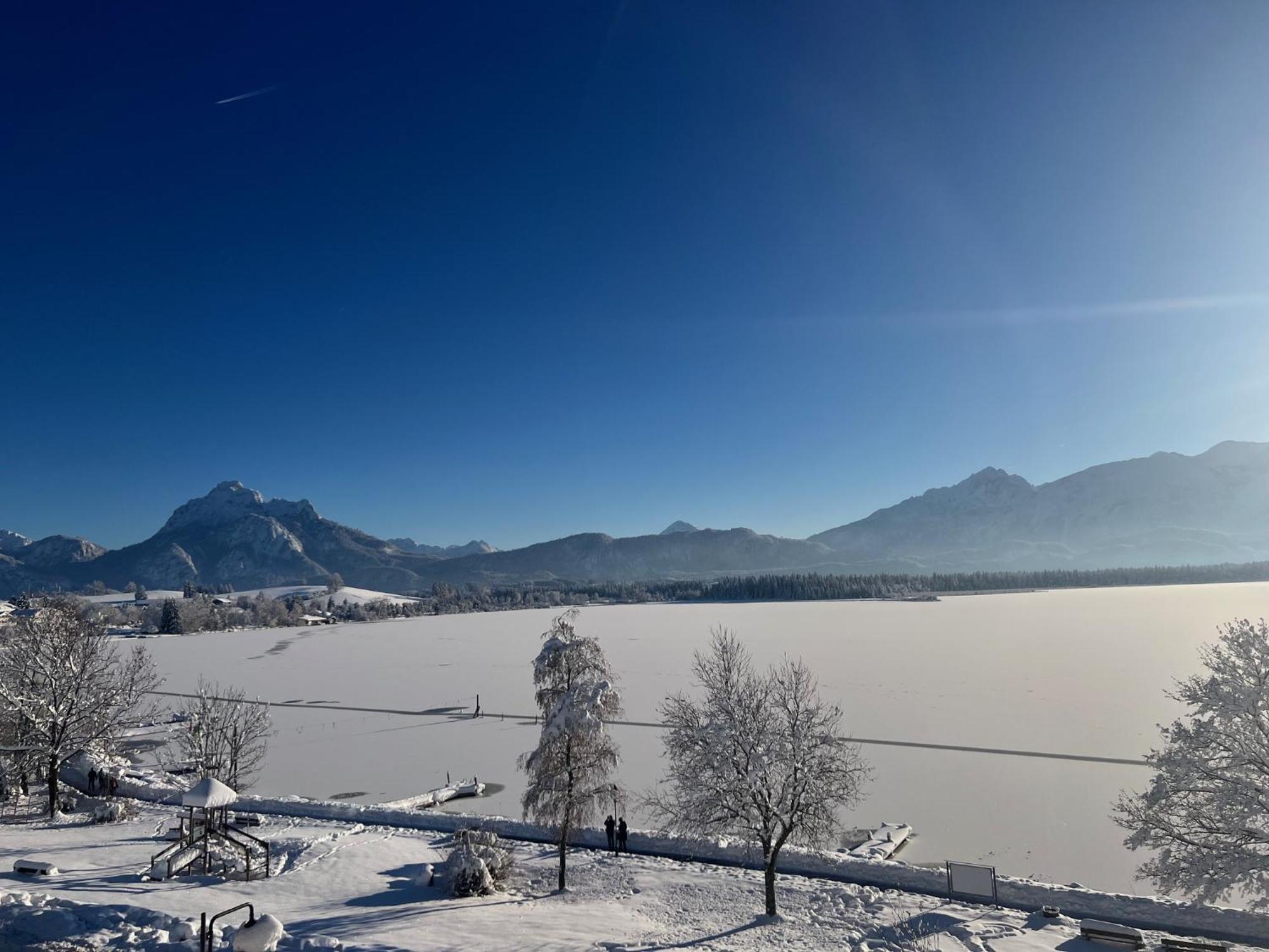 Hotel Fischer Am See ฟุสเซ่น ภายนอก รูปภาพ