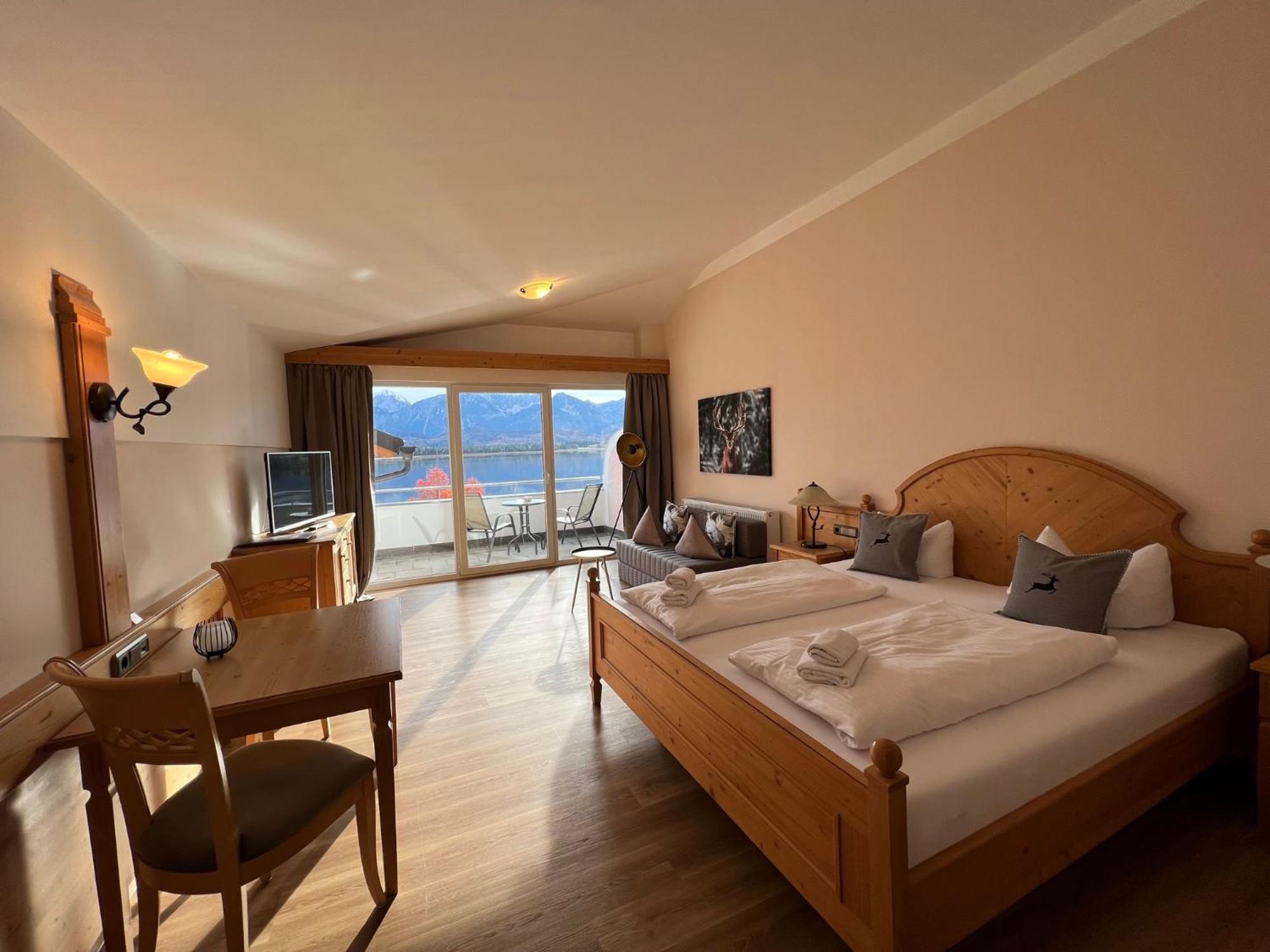 Hotel Fischer Am See ฟุสเซ่น ภายนอก รูปภาพ