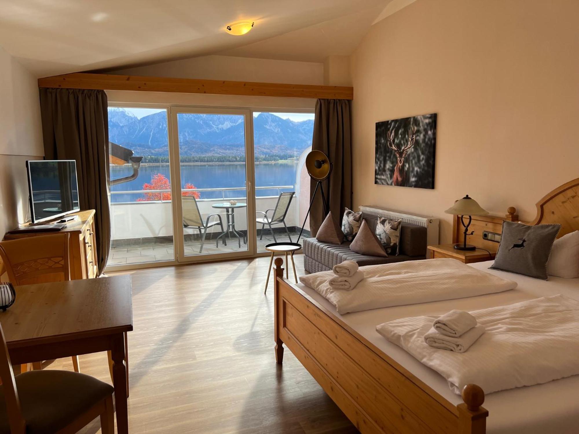 Hotel Fischer Am See ฟุสเซ่น ภายนอก รูปภาพ