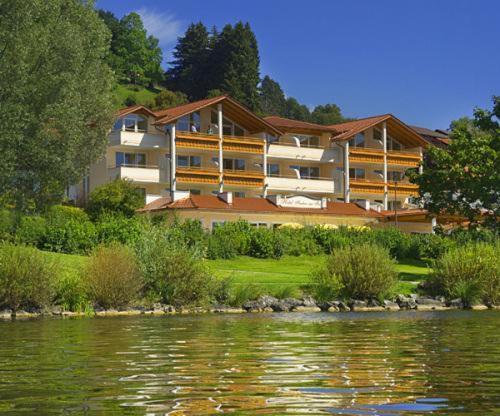 Hotel Fischer Am See ฟุสเซ่น ภายนอก รูปภาพ